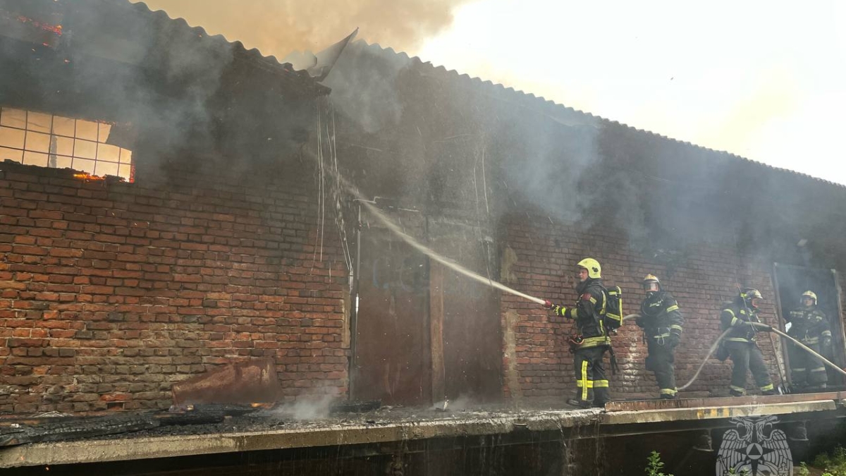 В сеть выложили видео пожара складов у железнодорожного вокзала в Иванове ГУ МЧС России по Ивановской области