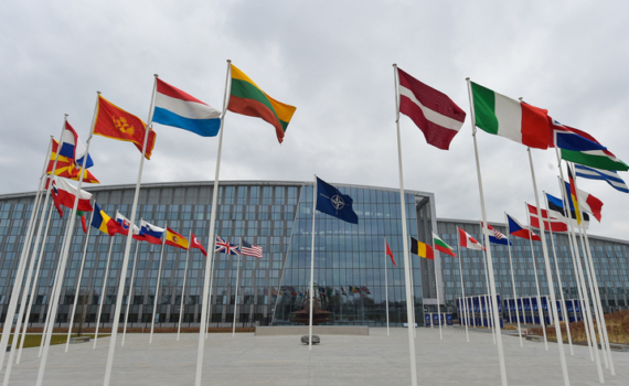 Эксперт: Никто в мире больше не захотел иметь дело с США