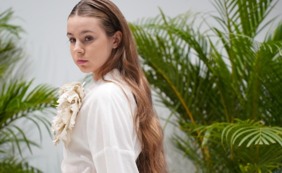 Не мусор, а спасение для волос: смешайте луковую шелуху с этим ингредиентом — забудете о седине