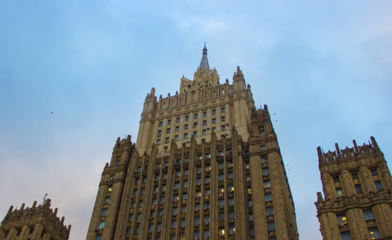 Эксперт: Консультации между Россией и США по мирному урегулированию продолжаются Эксперт: Консультации между Россией и США по мирному урегулированию продолжаются